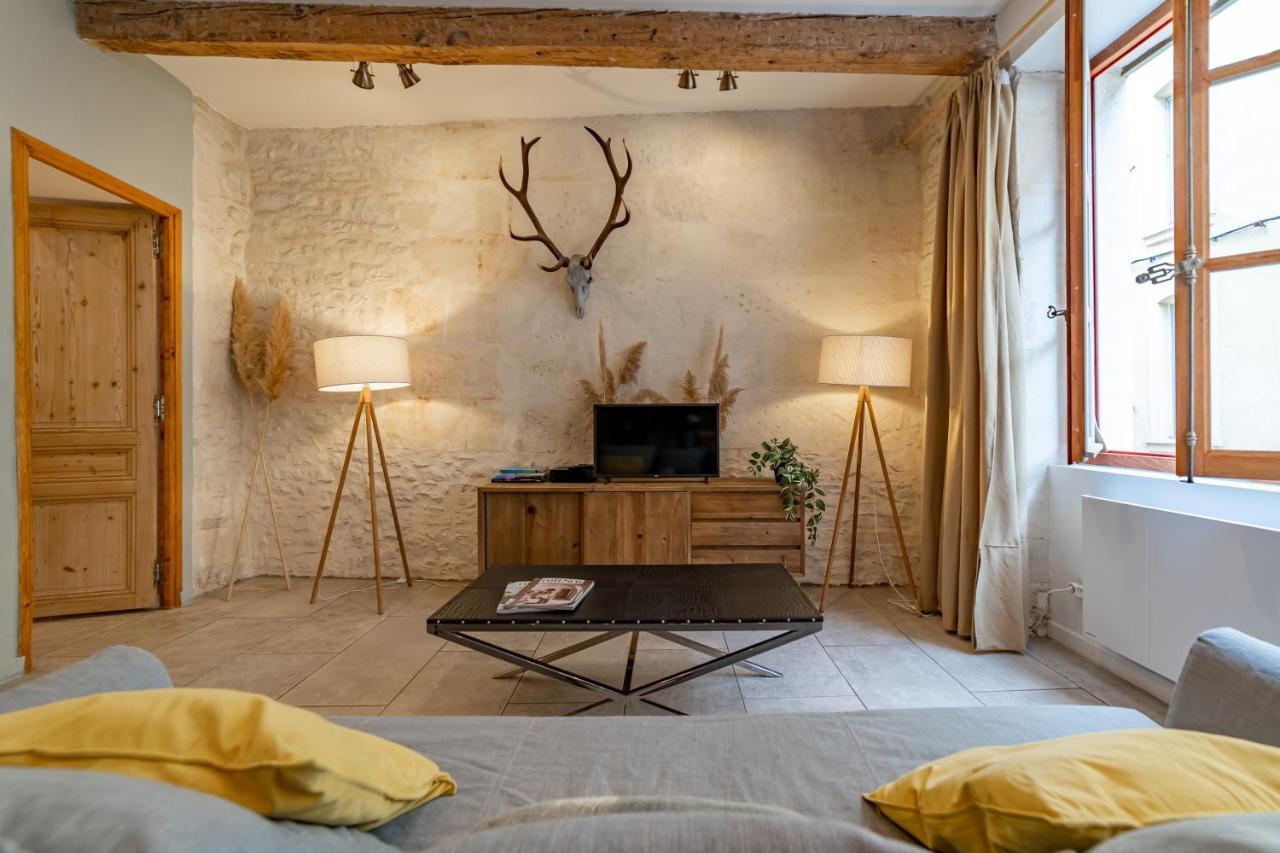 L'Elegance De La Pierre Au Pied De La Maison Carree - Une Nuit A Nîmes Kültér fotó