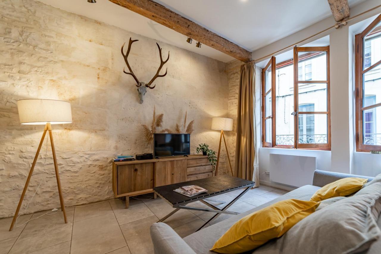 L'Elegance De La Pierre Au Pied De La Maison Carree - Une Nuit A Nîmes Kültér fotó